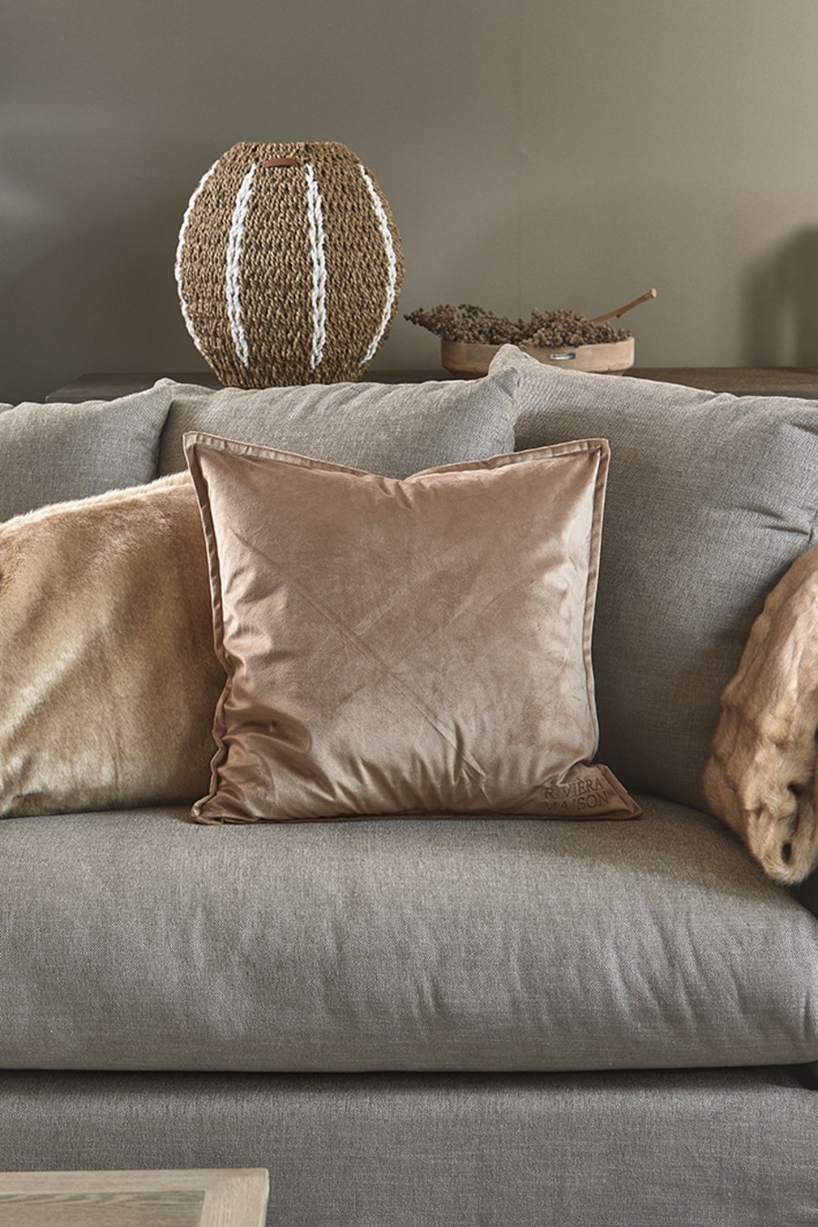 Koti Rivièra Maison | Velvet Pillow Cover 50X50, Praline